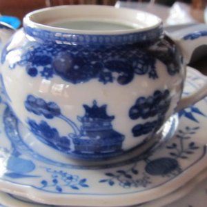 Blue Willow Sugar Bowl open Lid and Double Handle Willow ware Flow blue sugar